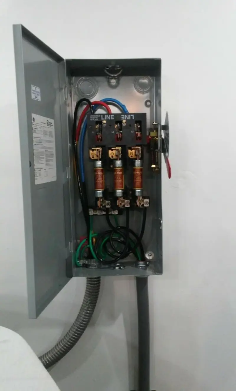 Three-phase disconnect switch installed for Smoke Detector Installation in De Soto